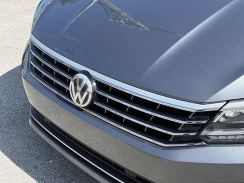 Used 2017 Volkswagen Passat 1.8T SEL Premium FWD image 6