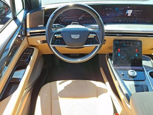 Certified 2025 Cadillac Escalade IQ Luxury 2 AWD/4WD image 11