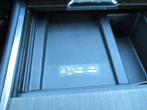 Used 2025 GMC Acadia Denali FWD image 27