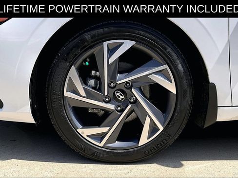 Used 2025 Hyundai Elantra Sport FWD image 11