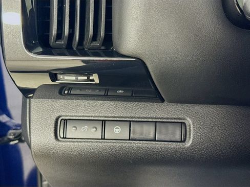 Used 2024 Nissan Pathfinder SV FWD image 10