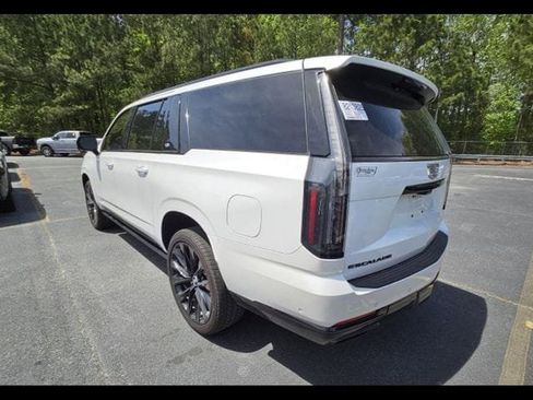 Used 2025 Cadillac Escalade ESV Sport Platinum w/ LPO, ONYX Package AWD/4WD image 4