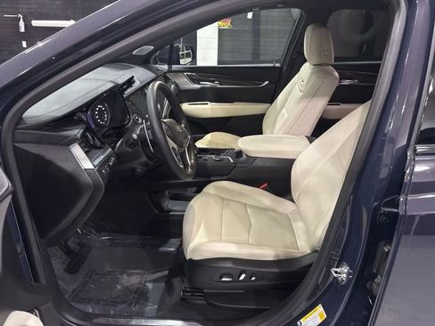 Certified 2025 Cadillac XT5 Sportv w/ Technology Package image 12