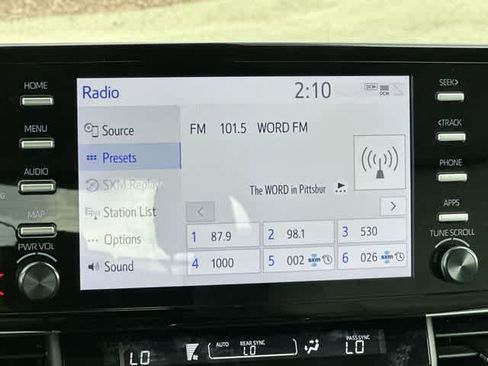 Used 2023 Toyota Sienna LE AWD/4WD image 11