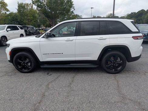 Used 2025 Jeep Grand Cherokee Limited w/ Black Appearance Package AWD/4WD image 7