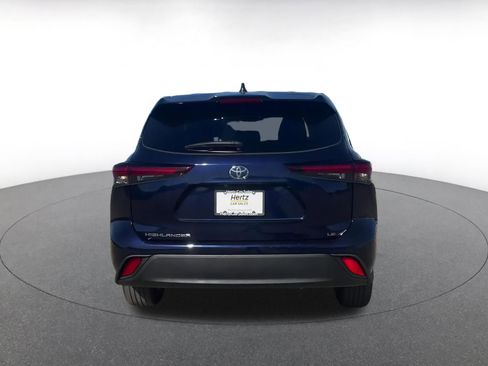 Used 2025 Toyota Highlander LE image 12
