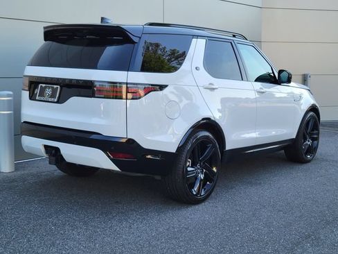 Used 2025 Land Rover Discovery Dynamic SE AWD/4WD image 10