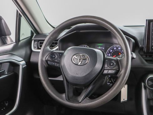 Used 2021 Toyota RAV4 LE AWD/4WD image 12