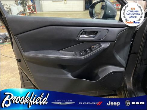 Used 2025 Nissan Rogue SV image 14