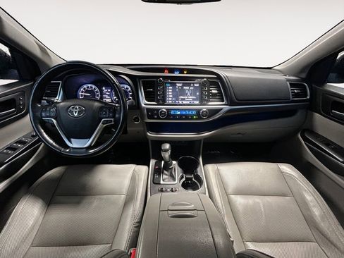 Used 2018 Toyota Highlander AWD V6 image 13