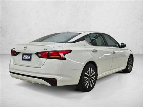 Used 2024 Nissan Altima 2.5 SV image 5