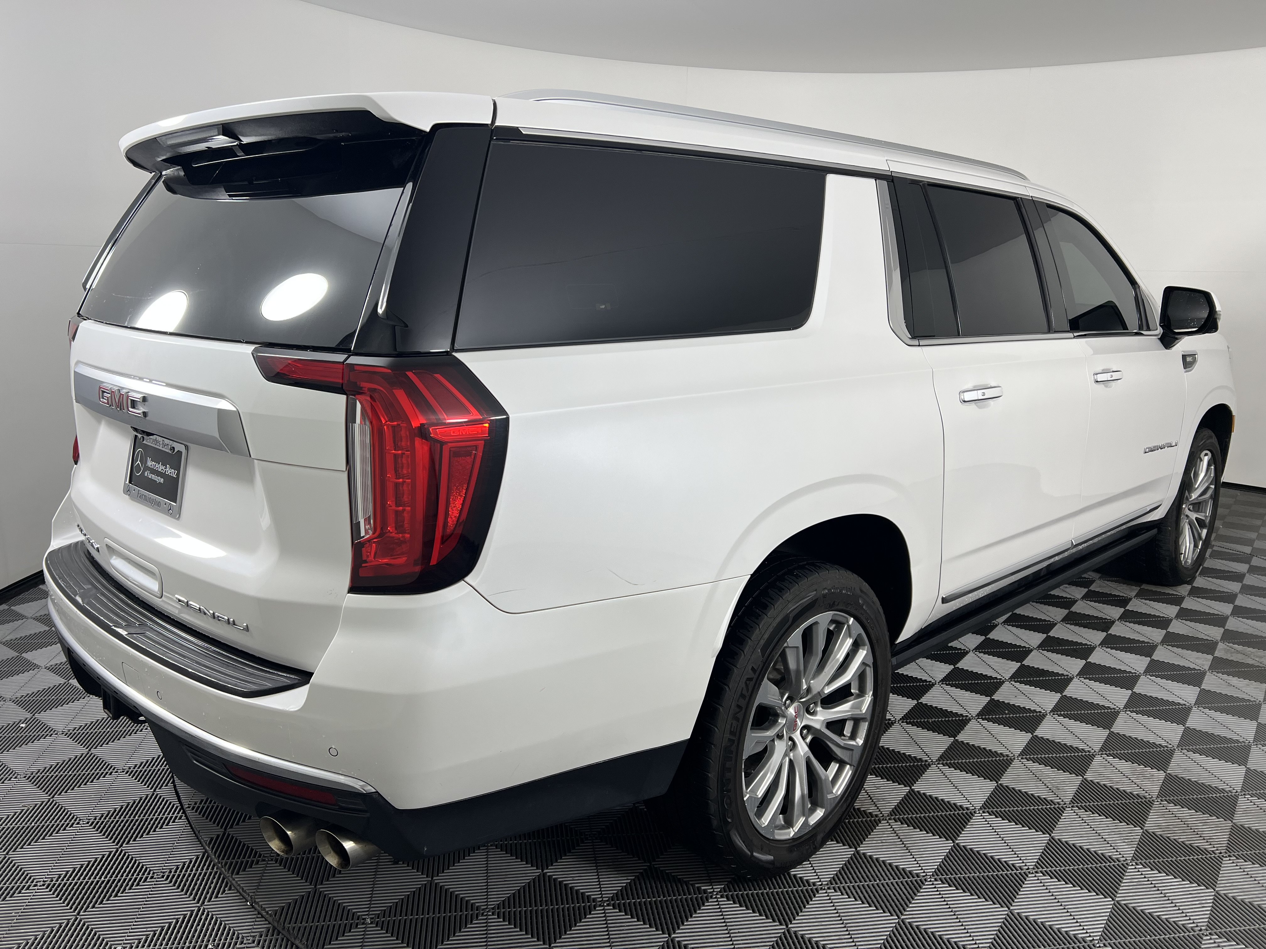 Used 2021 GMC Yukon XL Denali w/ Denali Premium Package AWD/4WD image 13