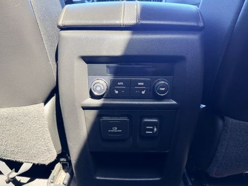 Used 2020 Chevrolet Traverse Premier AWD/4WD image 27
