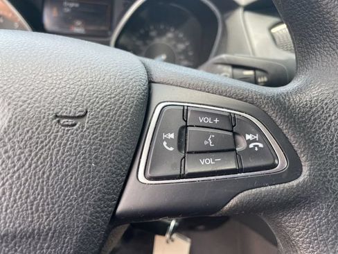 Used 2018 Ford Focus SE FWD image 25