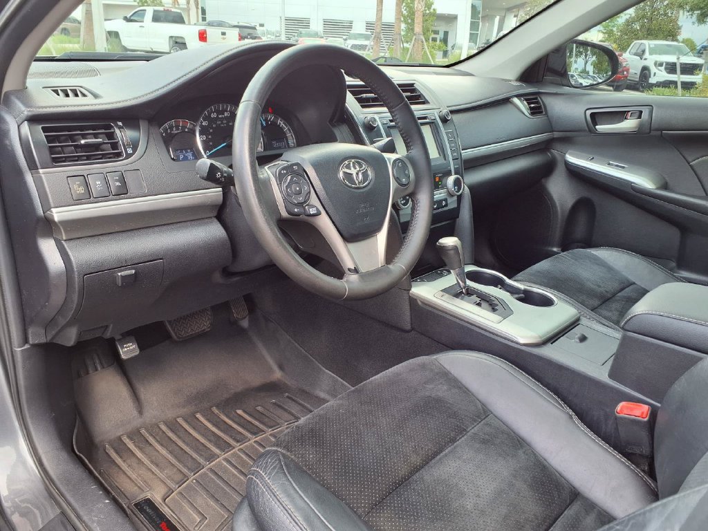 Used 2013 Toyota Camry SE w/ Leather Pkg FWD image 21