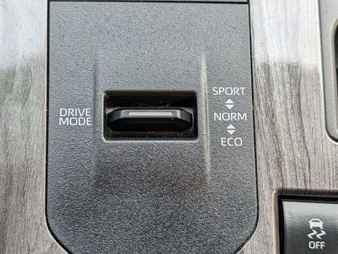 Used 2022 Toyota Highlander Limited image 17