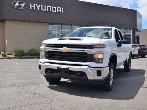 Used 2024 Chevrolet Silverado 2500 LT AWD/4WD image 3