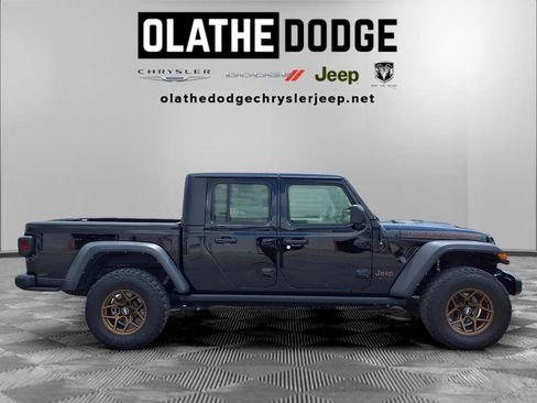 Used 2021 Jeep Gladiator Rubicon w/ Cold Weather Group AWD/4WD image 28