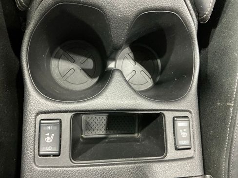 Used 2018 Nissan Rogue SL w/ Premium Package image 8