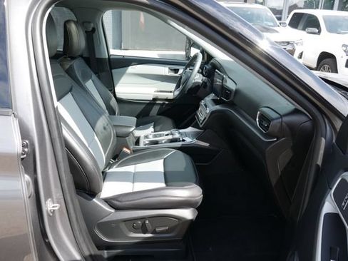 Used 2023 Ford Explorer XLT w/ Equipment Group 202A AWD/4WD image 29
