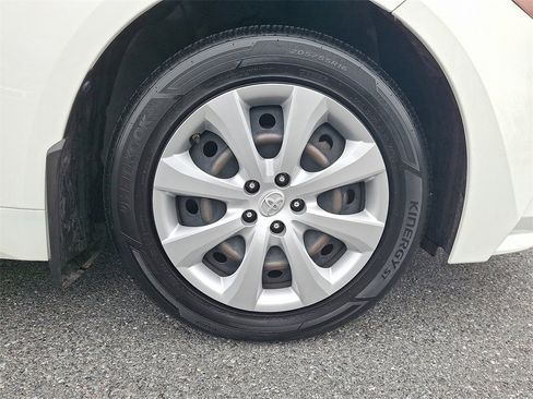 Certified 2021 Toyota Corolla LE w/ Carpet Mat Package (TMS) image 7