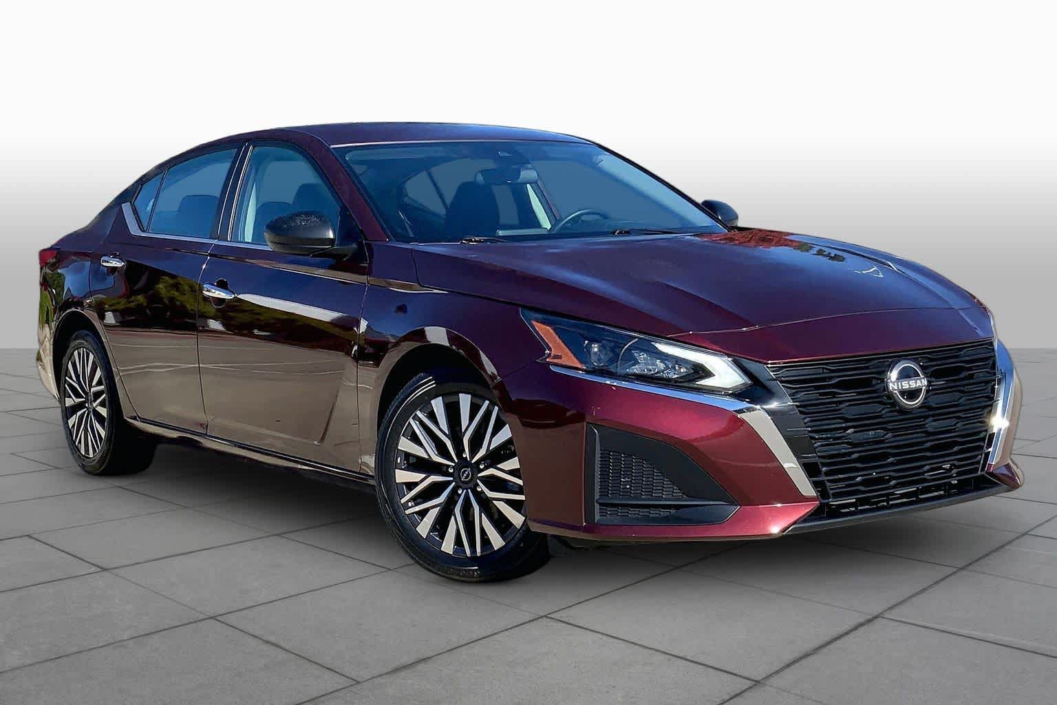 Used 2025 Nissan Altima 2.5 SV FWD image 3