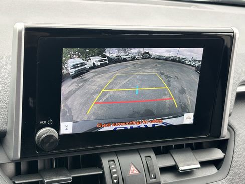 Used 2023 Toyota RAV4 XLE Premium image 5