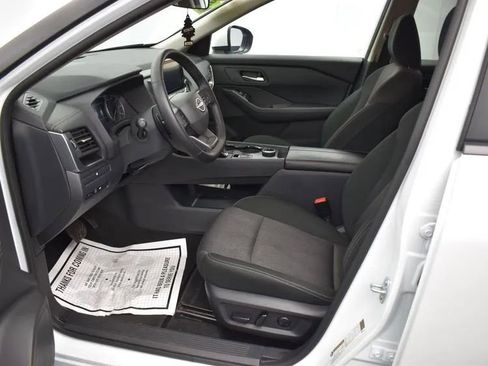 Used 2025 Nissan Rogue SV image 14