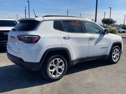 Used 2024 Jeep Compass Latitude image 5