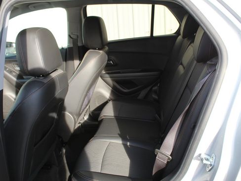 Used 2021 Chevrolet Trax LT w/ Sport Edition image 7