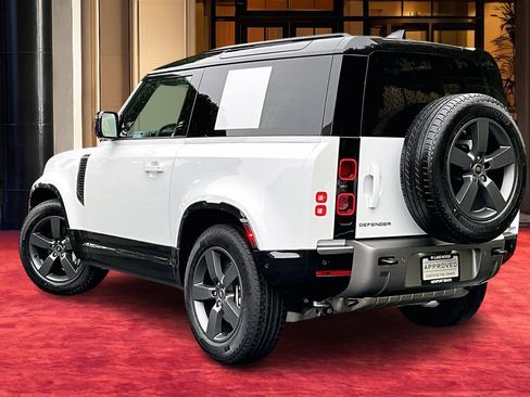 Used 2025 Land Rover Defender 90 X-Dynamic SE image 8