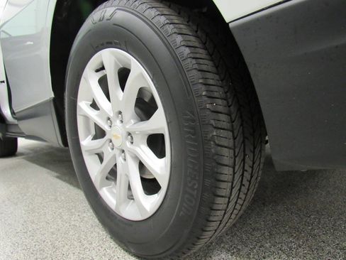 Used 2021 Chevrolet Equinox LS w/ LS Convenience Package image 18