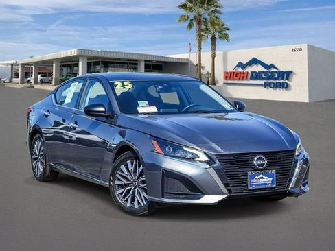 Used 2025 Nissan Altima 2.5 SV FWD image 1
