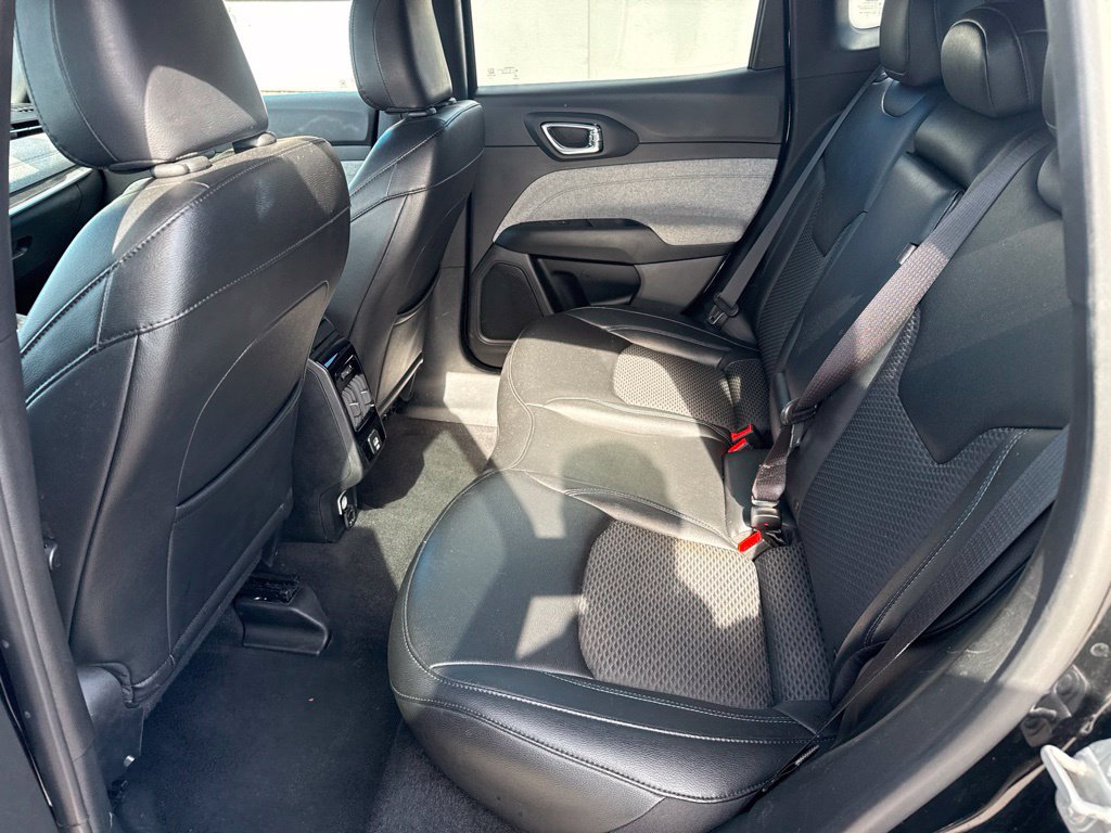 Used 2024 Jeep Compass Latitude AWD/4WD image 30