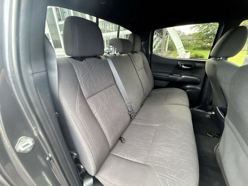 Used 2018 Toyota Tacoma TRD Off-Road AWD/4WD image 26
