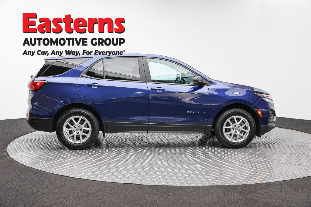 Used 2022 Chevrolet Equinox LS w/ LS Convenience Package AWD/4WD image 5