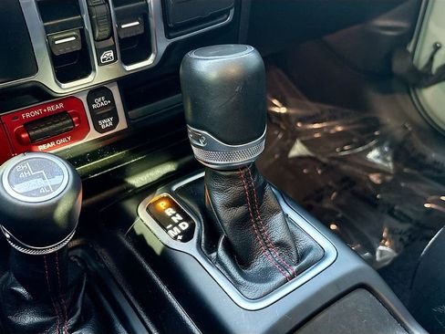 Used 2023 Jeep Wrangler Unlimited Rubicon image 17