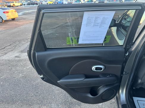 Used 2017 Kia Soul image 12
