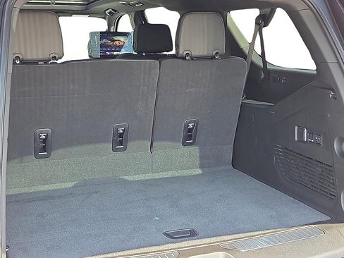 New 2025 Chevrolet Suburban Premier image 8