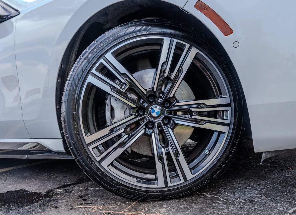 Used 2023 BMW i7 xDrive60 AWD/4WD image 34