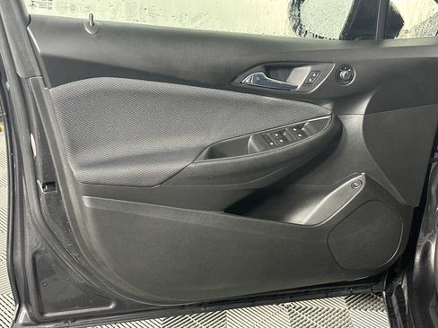 Used 2017 Chevrolet Cruze LT w/ Convenience Package FWD image 10