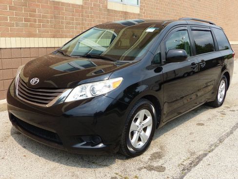 Used 2017 Toyota Sienna LE FWD image 5