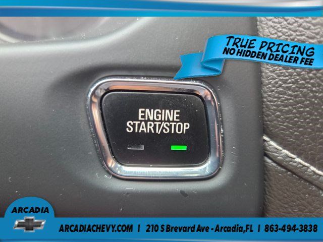 Used 2022 GMC Acadia SLE w/ Driver Convenience Package FWD image 32