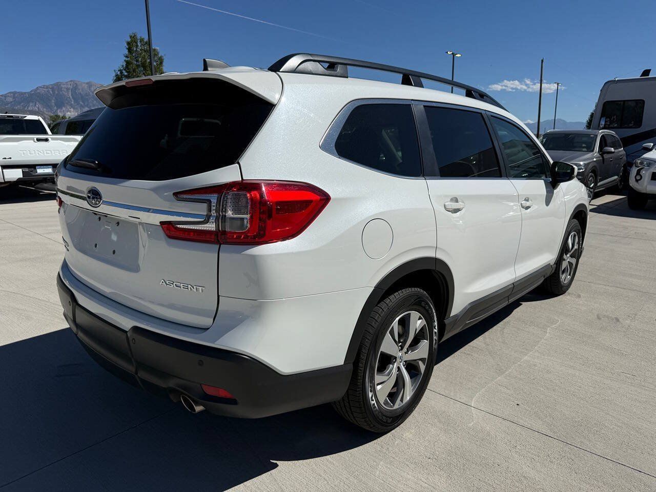 Used 2025 Subaru Ascent Premium AWD/4WD image 3
