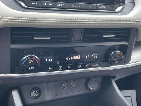 Used 2025 Nissan Rogue SV FWD image 26