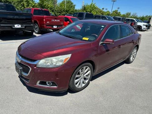 Used 2015 Chevrolet Malibu LT FWD image 2