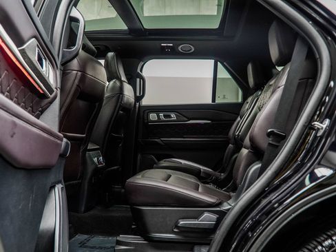 Used 2025 Ford Explorer Platinum w/ LUX Leather Package AWD/4WD image 38