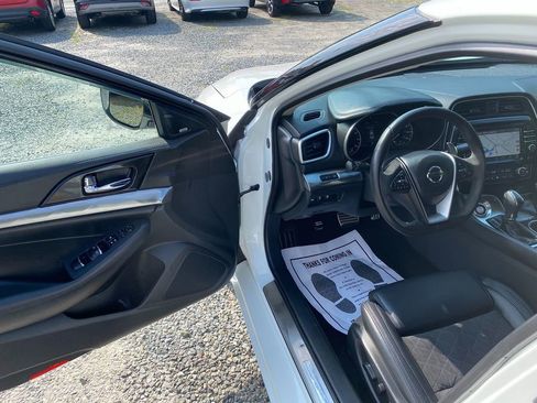 Used 2017 Nissan Maxima SR image 10