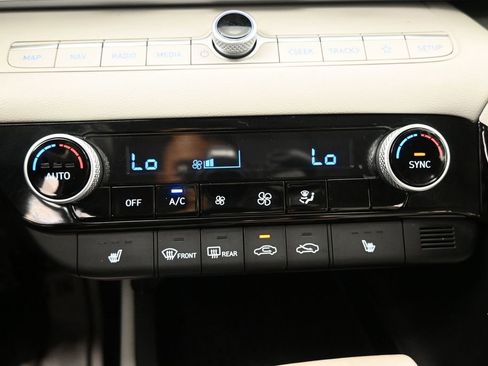 Used 2023 Hyundai Elantra Limited FWD image 16