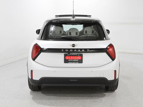 Certified 2025 MINI Cooper 4-Door Hardtop image 20